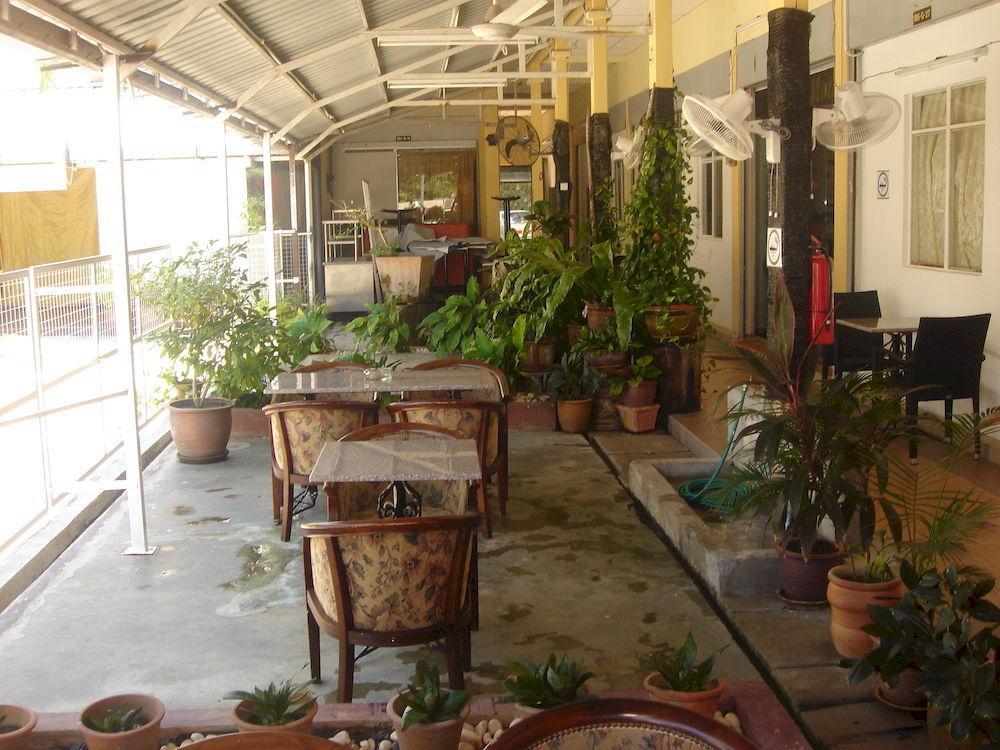 Rasa Motel Batu Ferringhi Extérieur photo